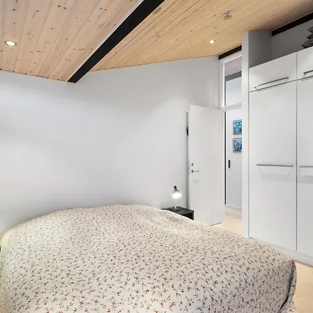 Erlinda - 600m From The Sea By Interhome