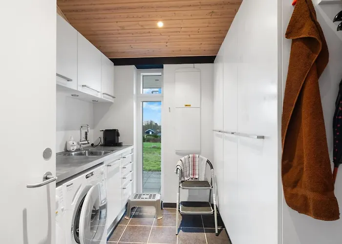 Erlinda - 600m From The Sea By Interhome